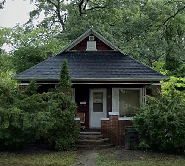 1882 Leahy St photo 1