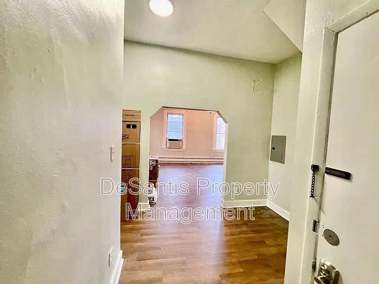 425 Walnut St #2 — Photo 6