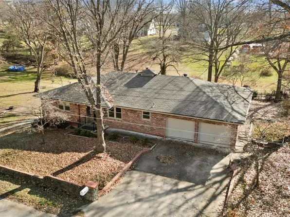 107 E Forrest Ln, Excelsior Springs, MO 64024