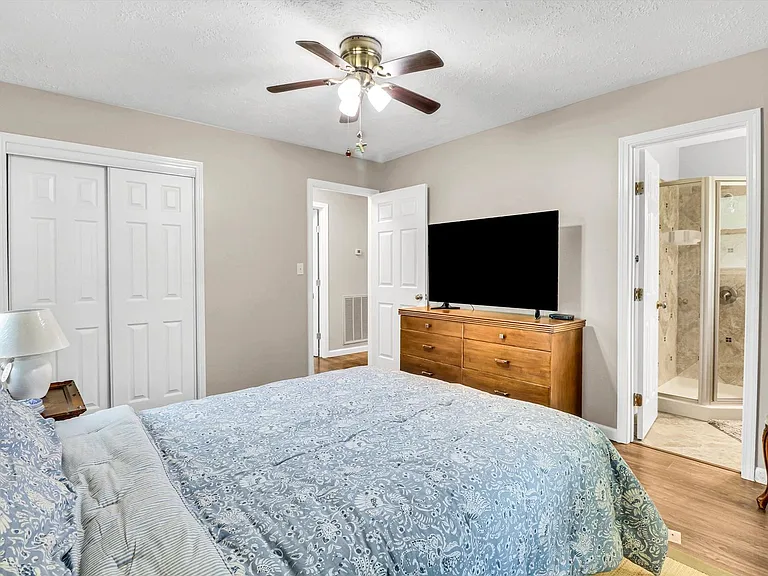 805 Bluebonnet Ln — Photo 24