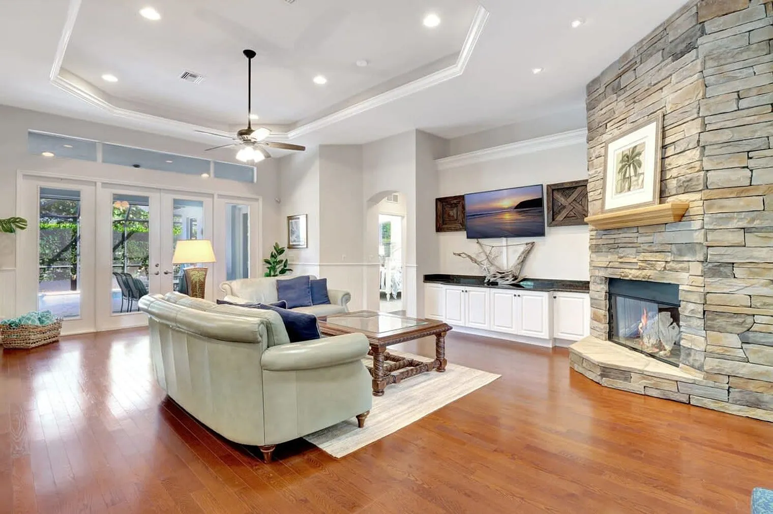 4 bed, 2.0 bath, 2658 sqft, $7,745 — Photo 2