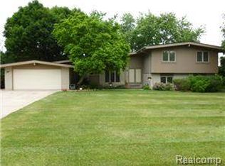 3872 McDivitt Dr, West Bloomfield, MI 48323