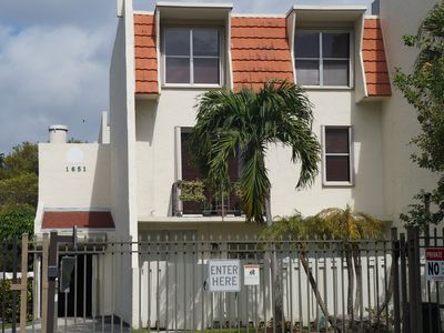 1701 NE 115th St APT 8A, Miami, FL, 33181
