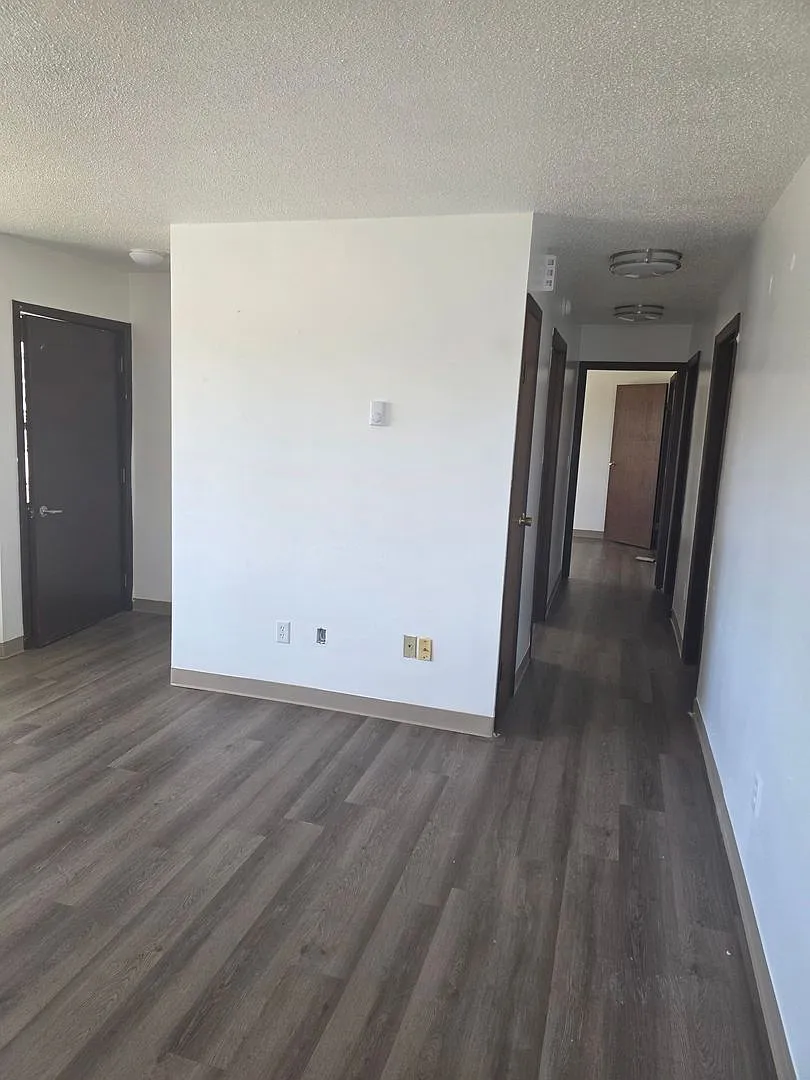 1409 Belle Plaine — Photo 3