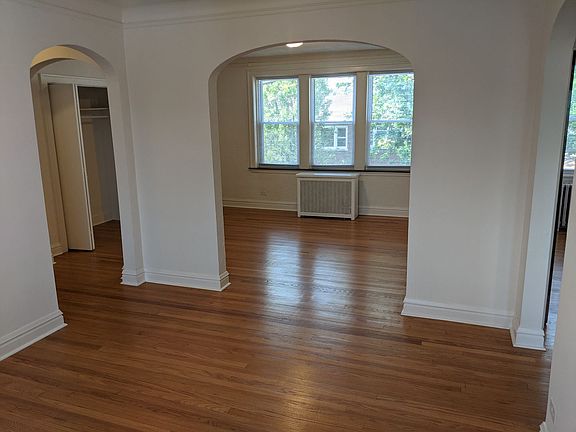 2nd image of 3319-21 W Catalpa Ave #3319C-1
