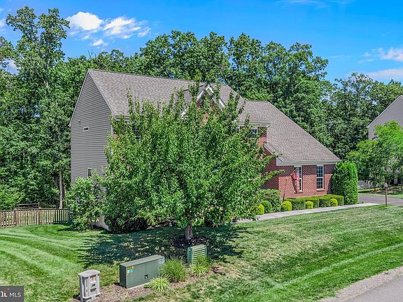 4th image of 33 Lackawanna Ln