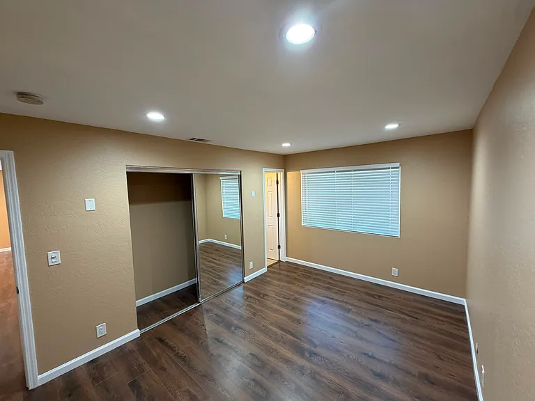 6958 Darian Ct — Photo 13