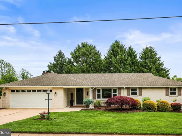 3126 Skylight Dr E, York, PA 17402