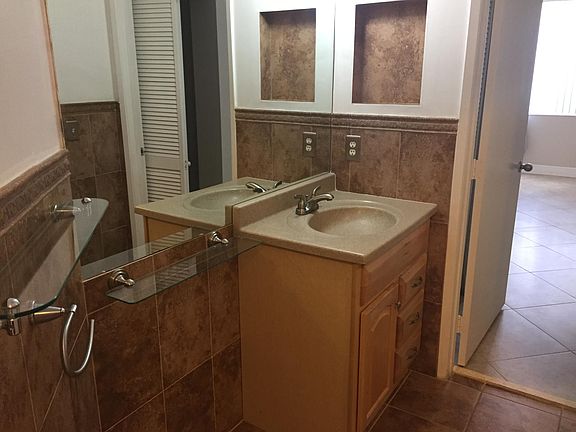 4th image of 6936 SW 39th St APT 107-D