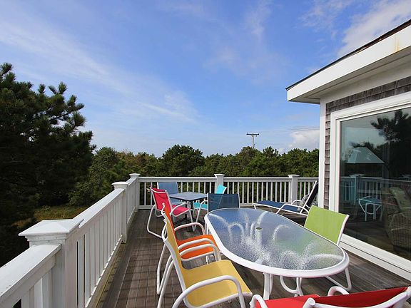 Upper level wrap-around deck