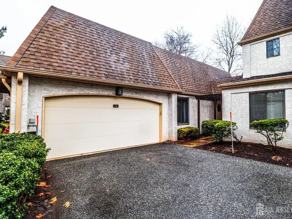 34 Park Gate Dr, Edison, NJ 08820