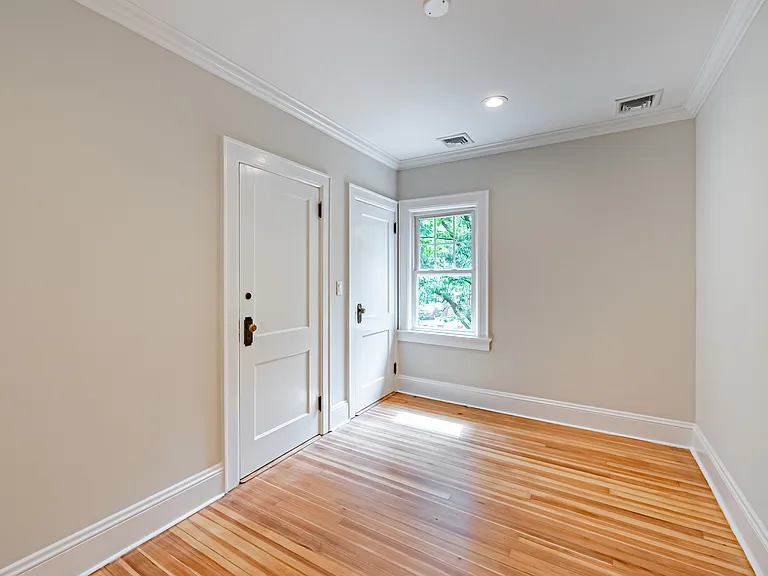 26 Glenwood Ave — Photo 18