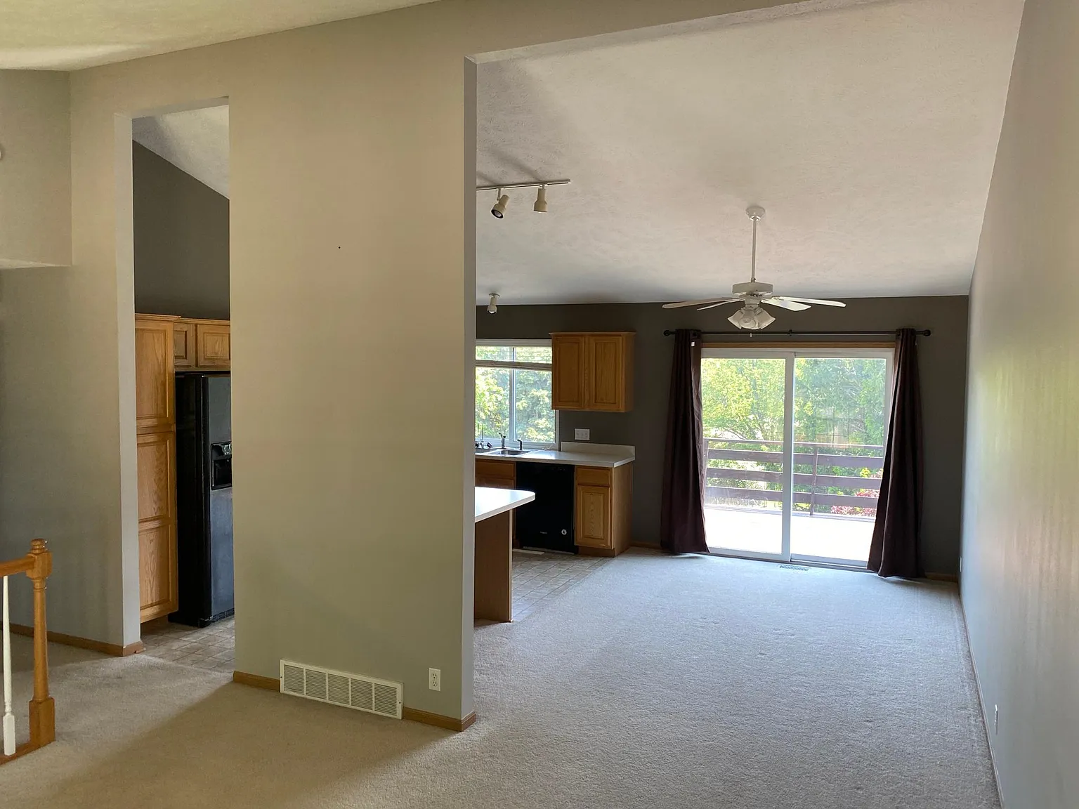 3 bed, 1468 sqft, $2,100 — Photo 4