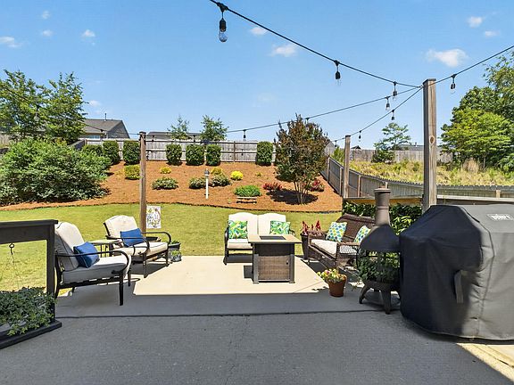 4th image of 1027 Bridlemine Dr
