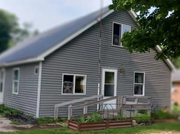 824 W Sherman St, Caro, MI 48723