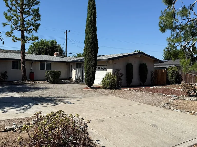 1002 E Walnut Ave — Photo 24