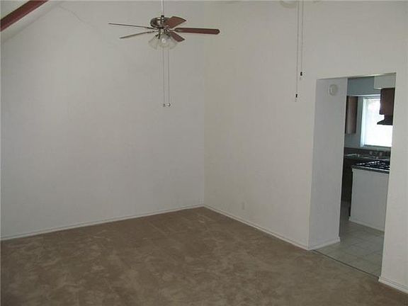 4th image of 418 Hawthorne Ln