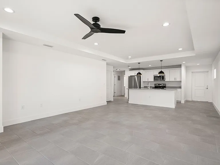 1392 San Cristobal Ave — Photo 7