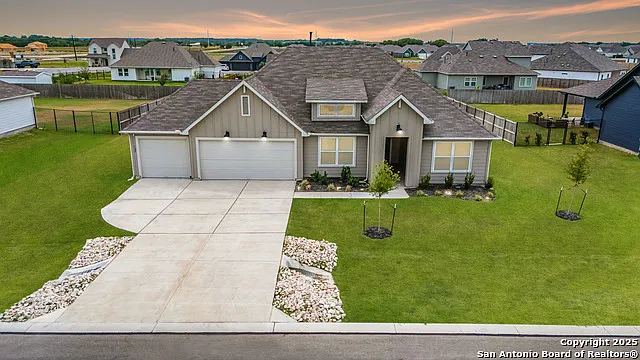 4 bed, 2.0 bath, 2132 sqft, $3,500 — Photo 3