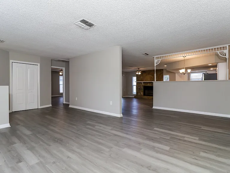 12909 Walnut Tree Ln — Photo 5