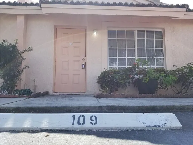 500 NE 3rd St #109 — Photo 1