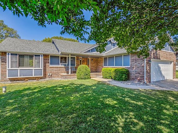 3rd image of 127 Chapel Dr