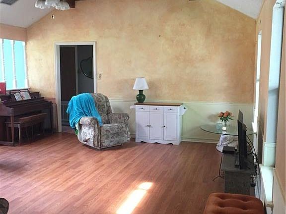 2nd image of 1421 Lazy Ln