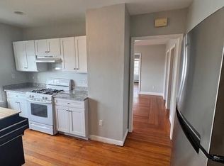 17 6th St #2, Providence, RI 02906