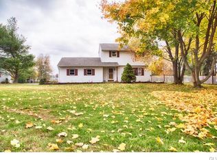 3706 W Greenwood Dr, Bethlehem, PA 18020