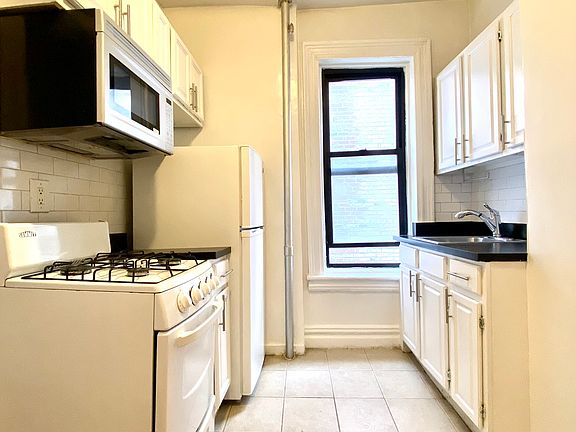 3rd image of 230 E 78th St Unit 28V