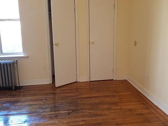 5th image of 11 Gifford Ave APT 5G