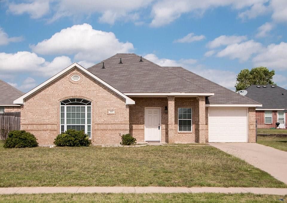 1st image of 623 Antonio Ln