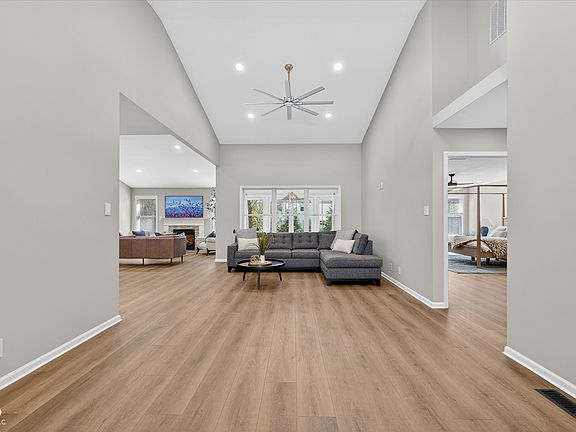 3rd image of 5403 Lochmere Dr