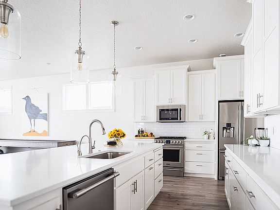 Bright white kitchen 