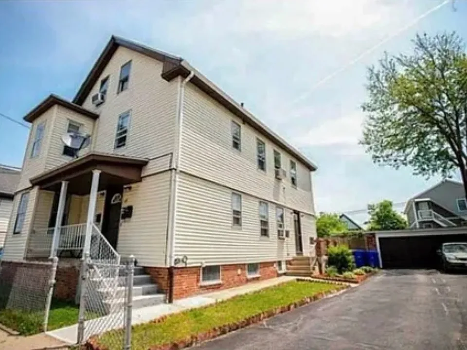 49 Ivy St #2