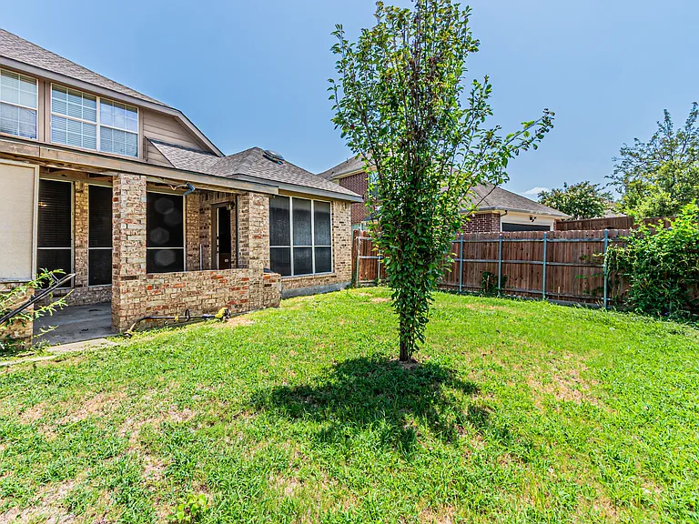 6801 Amesbury Ln — Photo 32