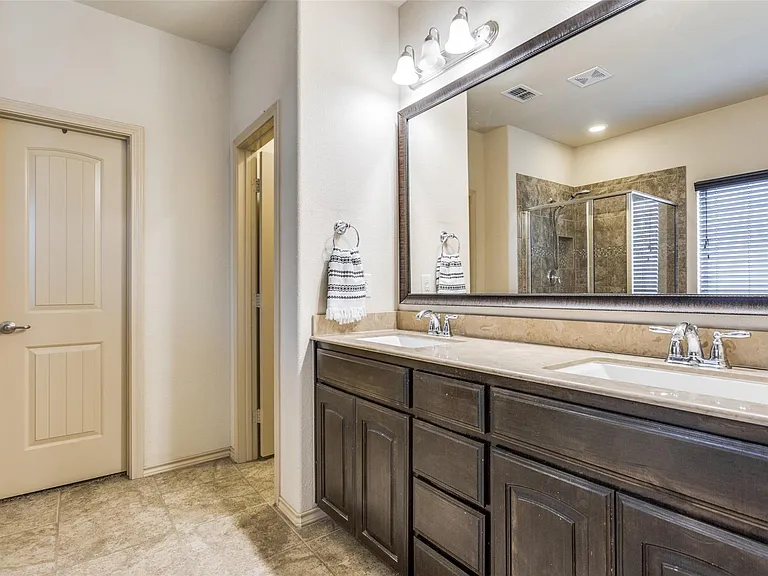 4701 Green River Dr — Photo 15