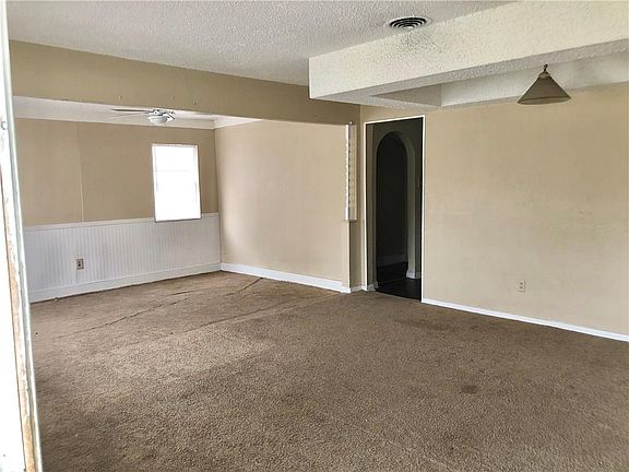 3rd image of 429 Darlene Ln