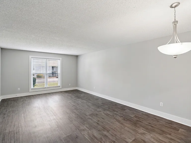 Piccadilly Apartments — Photo 39