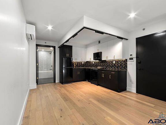 4th image of 154 Lenox Rd #3F