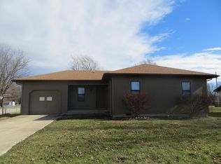 704 S Olive St, Marshfield, MO 65706