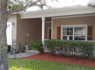 611 NE Bent Paddle Ln, Port Saint Lucie, FL 34983