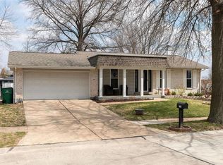 2751 Ashfield Dr, Saint Louis, MO 63129