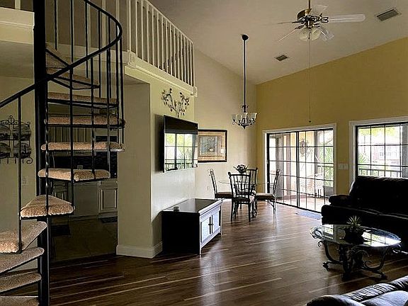 Entry to living room 