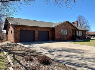 1119 W Elm St, York, NE 68467