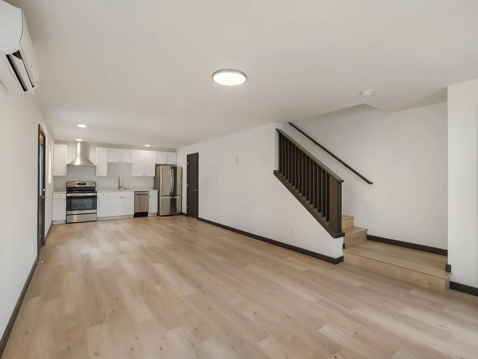 2 bed, 1.5 bath, 1000 sqft, $3,500 — Photo 2