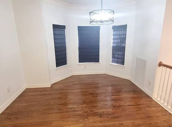 3rd image of 4213 Wycliff Ave