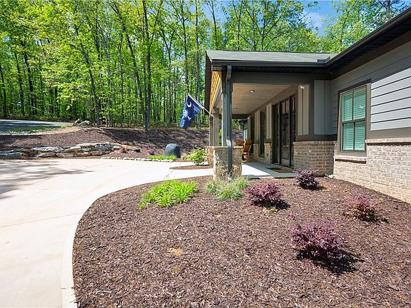 4th image of 102 Jocassee Falls Rd