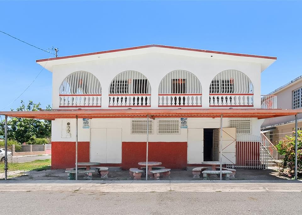 1st image of 638 CALLE B COM. SERRANO