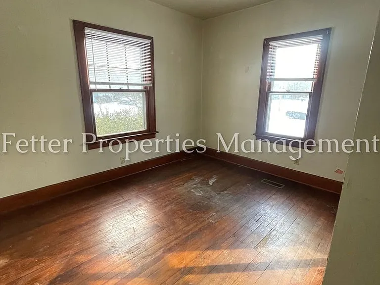 1651 Burdette Ave — Photo 3